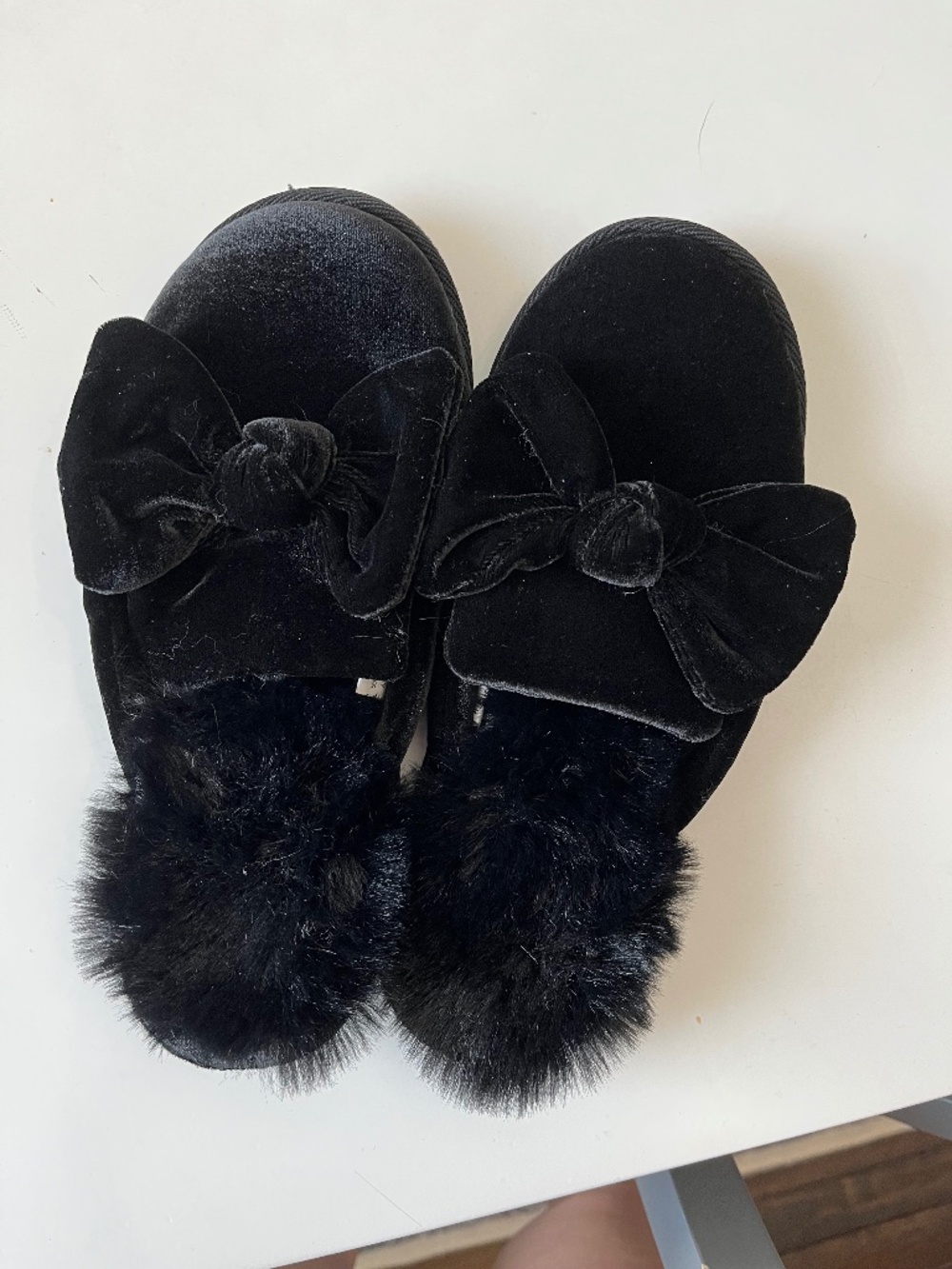 LC Lauren Conrad Black Bow Velvet Slippers ! Never been used!